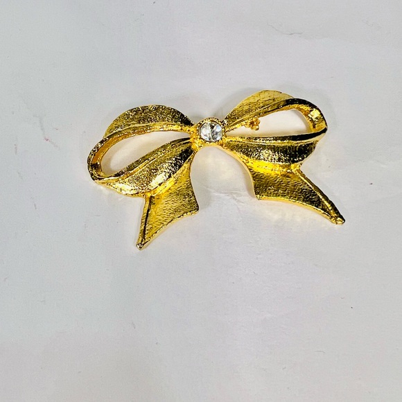 Vintage Style Gold Tone Jewellry Lot of 4 Butterfly Bow Earrings (Are vintage) - Picture 5 of 10